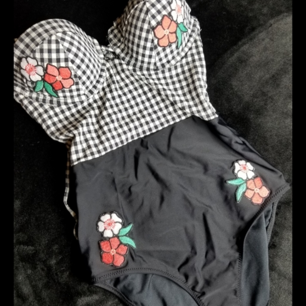 NWT Floral Applique Gingham One-Piece Swim…